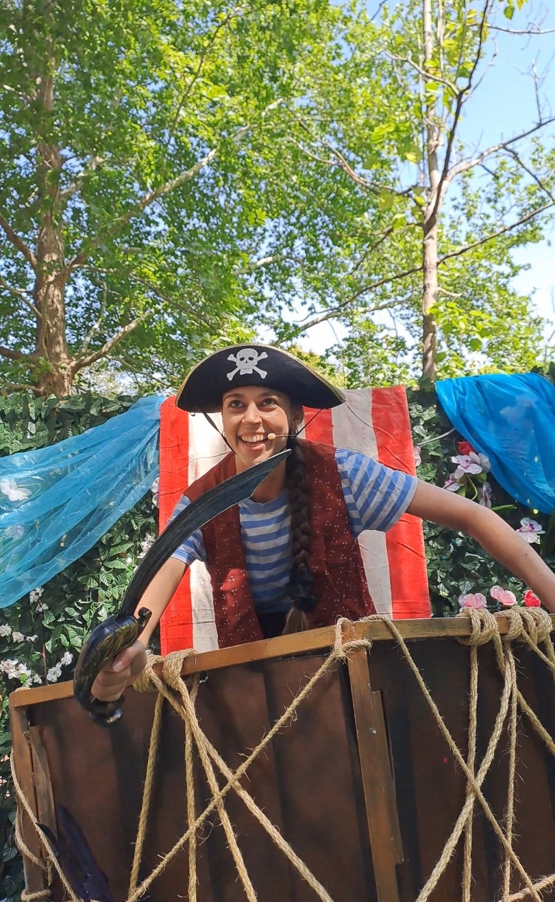 piratisbou2-morfesekfrasis