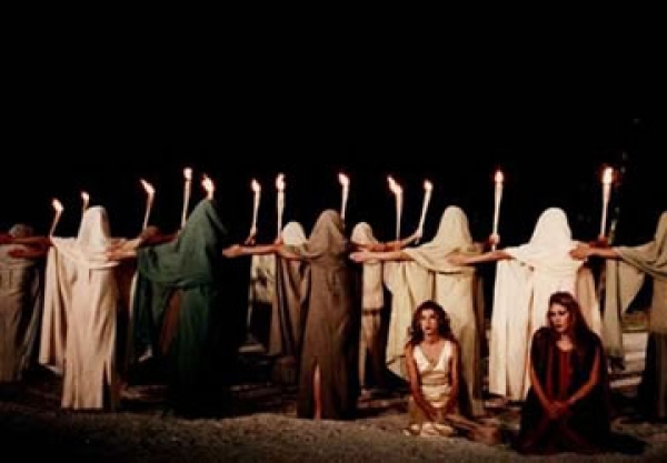 1998 &Iota;&phi;&iota;&gamma;έ&nu;&epsilon;&iota;&alpha; &epsilon;&nu; &Alpha;&upsilon;&lambda;ί&delta;&iota;